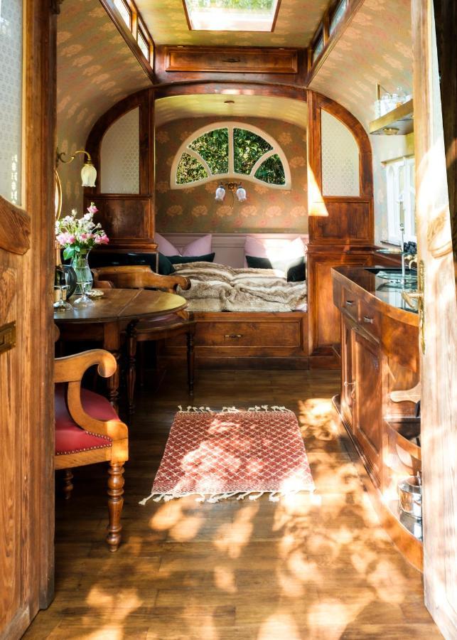 Historischer Zirkuswagen Inmitten Der Natur Fischach エクステリア 写真