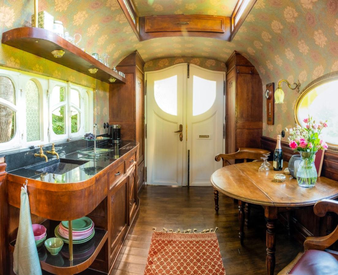 Historischer Zirkuswagen Inmitten Der Natur Fischach エクステリア 写真